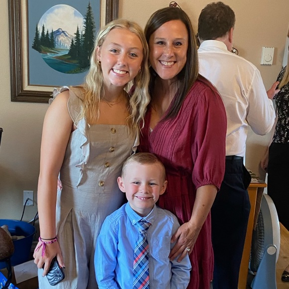 Meet your Posher, Traci - Picture 2 of 2